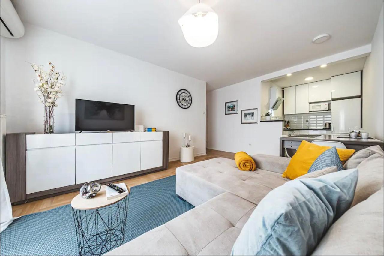 Gold Oasis, Self Service Check-in Apartment *