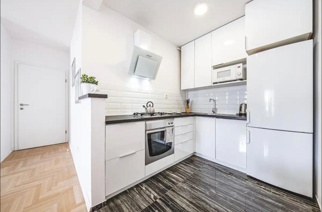 Gold Oasis, Self Service Check-in Apartment