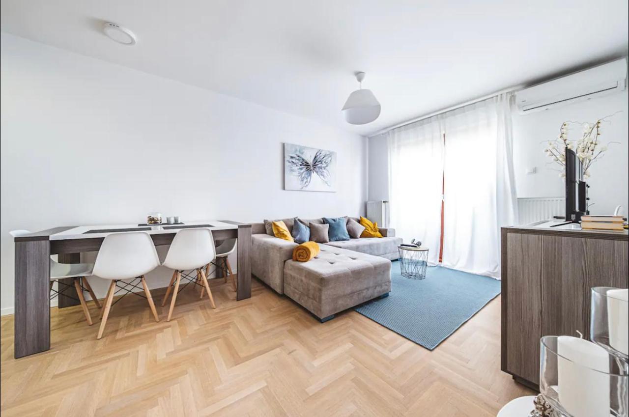 Gold Oasis, Self Service Check-in Apartment *
